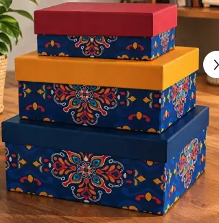 Renkli hediye kutuları